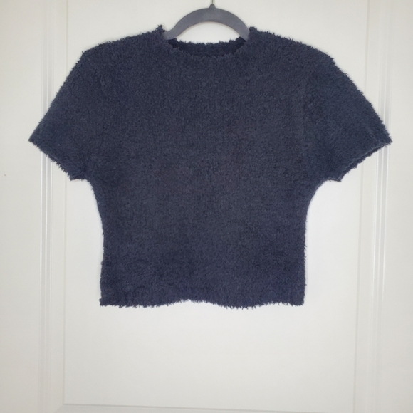 SKIMS Black Onyx Cozy Knit Fuzzy Short Sleeve Crop Top - Picture 4 of 8